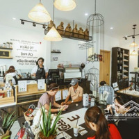 Siêu Phẩm Có 102 Tại Phố Trần Thái Tông . Vị Trí Cực Kì Đắc Địa . Phù Hợp Làm Cafe , Nhà Hàng .