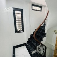 Phố Hoàng Quốc Việt 30,5M 6 Tầng Thang Máy, Nhà Xây Mới Trang Bị Đầy Đủ Nội Thất Cơ Bản.