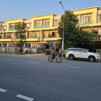 Bán Shophouse 120M2. Sát Chợ Vải Ninh Hiệp .Cách Long Biên 6 Km