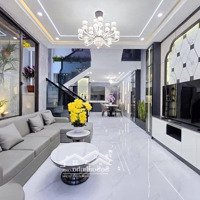 Tôi Cần Bán Gấp Nhà Thái Phiên, Quận 11- Giá Bán3.45Tỷ/65.25M2 (4.5X14.5M). Sổ Sạch. Cho Thuê 25 Triệu