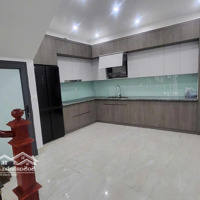 Cho Thuê Nhà Đẹp + Lô Góc Ngõ 135 Phố Quan Nhân, 50M2, 4 Tầng, 4 Ngủ, 3 Wc, 17 Triệu