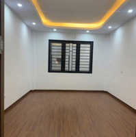 Cho Thuê Nhà Riêng 30M2 X 4,5 Tầng, Ngõ 255 Lĩnh Nam, Ngay Sát Chợ Đêm Lĩnh Nam