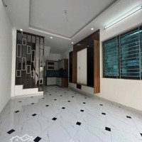 Bán Nhà Kim Ngưu, 30M2, 4,8 Tỷ, Ngõ Ba Gác Tránh, Lên Tầng Nhìn Ra Phố, Hiếm.