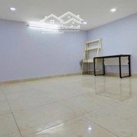 Nhà Rẻ Sát Quận 1, Phòng Khách Rộng Như Sân Banh Hàng Hiếm Giá Rẻ 2T