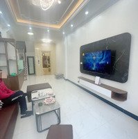 Nhà Đẹp Đón Tết , 36M2 ,5,5 Tầng , 4-5 Oto Đỗ Cổng , Thang Máy , View Trường Học . 7,6 Tỷ