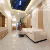 Nhà Lĩnh Nam - Vew Hồ Điều Hoà - Diện Tích: 38,3M2 - Giá: 5,2 Tỷ.