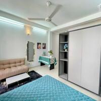 Căn hộ studio tách bếp Full nội thất, có ban công, sofa gần vòng xoay Lăng Cha Cả