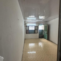 Thuê Phòng Giá Hssv. Vài Phòng Nhỏ Giá Bán 2. 9 Triệu. Ở Mặt Tiền Đường Lớn Quận 4 Luôn Có Chỗ Đậu Xe