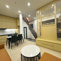 Nhà Minh Khai 35M2, 4 Tầng Dân Xây,Lô Góc, Có Sân Rộng Đỗ Xe, Gần Trường Đại Học, Dễ Cho Thuê