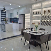 -- Cần Bán Nhà Phố Liền Kề 1 Trệt 2 Lầu, Thiết Kế Hiện Đại, Nằm Ngay Trung Tâm Bình Dương.