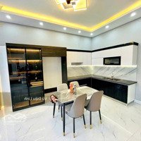 Bán Nhà Nguyễn Văn Cừ . 35M2*5T , 5.5 Tỷ . Nhà Mới Full Nội Thất . Lô Góc . Ô Tô Đỗ Cửa.