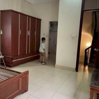 Cần bán gấp nhà Cầu Giấy 35m2, 4T, lô góc , hơn 5 tỷ