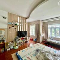 CHO THUÊ NHÀ 4 TẦNG MẶT TIỀN TRẦN THÚC NHẪN HUẾ  •Dt:60m2,ngang 5m2,Dài 11m2 •Gồm: 5 phòng ngủ,5WC - Nội thất cơ bản Thích hợp làm homestay ,mở quán cafe,spa...