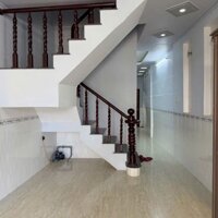 Nhà mới 3 phòng trung tâm phù hợp ở và kinh doanh nhỏ