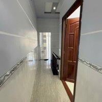 Nhà mới 3 phòng trung tâm phù hợp ở và kinh doanh nhỏ