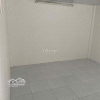Cho Thuê Căn Hộ Lô G Lầu 4 C/Cư Lạc Long Quân P.5 Quận 11 Giá Bán 5 Triệu 65M2