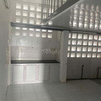 Cho Thuê Căn Hộ Lô G Lầu 4 C/Cư Lạc Long Quân P.5 Quận 11 Giá Bán 5 Triệu 65M2
