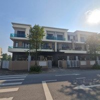 + Cần Bán Gấp Căn Shophouse 120M2 .Tại Centa City Vsip . Ngay Sát Chợ Vải Ninh Hiệp