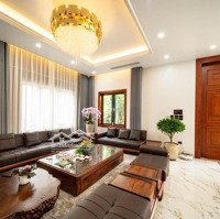 Vua Mặt Phố - Bán Nhà Mặt Phố Đội Cấn 35 Tỷ, 77,6M X 6Tầng