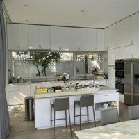 Cho Thuê Biệt Thự Có Hồ Bơi, Tp. Hcm, Full Nội Thất , 40 Triệu/Tháng, Liên Hệ:. 0907727308