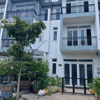 Nhà Phố View Công Viên Đã Có Sổ Hồng Sang Tên Công Chứng Ngay. Liên Hệ: 0911098498