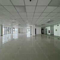 Cho thuê văn phòng trống diện tích 300m2 sàn giá cực tốt chỉ 200.000 vnđ / m2