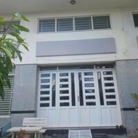 Nhà 2 lầu mặt tiền đường lớn kdc Hưng Phú