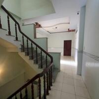 Nhà 2 lầu mặt tiền gần bến Ninh Kiều kinh doanh tự do