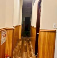 Nhà 2 lầu mặt tiền gần bến Ninh Kiều kinh doanh tự do