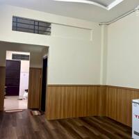 Nhà 2 lầu mặt tiền gần bến Ninh Kiều kinh doanh tự do