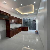 Bán nhà ba tầng 60 mét vuông hướng Tây làm đẹp long lanh Quang Trung