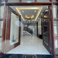 Bán nhà ba tầng 60 mét vuông hướng Tây làm đẹp long lanh Quang Trung