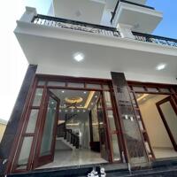 Bán nhà ba tầng 60 mét vuông hướng Tây làm đẹp long lanh Quang Trung