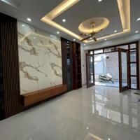Bán nhà ba tầng 60 mét vuông hướng Tây làm đẹp long lanh Quang Trung