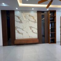 Bán nhà ba tầng 60 mét vuông hướng Tây làm đẹp long lanh Quang Trung