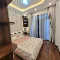 Bán nhà P/Lô phố Vương Thừa Vũ thoáng trước sau, Dt 40m2, 5t, mt 4m.
