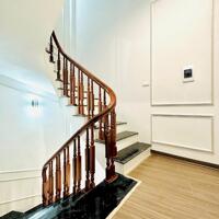 Bán nhà phố Vĩnh Phúc, 30m², 5 tầng, ngõ rộng 2.5m, giá chỉ 6 tỷ!