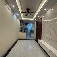 Cho Thuê Nhà Bát Khối- Cổ Linh - Đối Diện Aeon Mall - 3 Pnkk - Nội Thất Cơ Bản - Ở Hộ Gia Đình