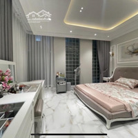 Mặt Phố Trần Quốc Hoàn - 72M - 8 Tầng Thang Máy - Vỉa Hè Kd - 32 Tỷ