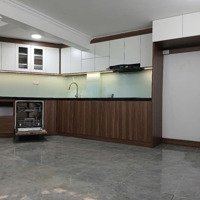 Nhà Đẹp Xã Đàn 30M 6 Tầngmặt Tiền4M 6.2 Tỷ Full Nội Thất Xịn Sò, Cách Phố 40M - Trung Tâm Đống Đa