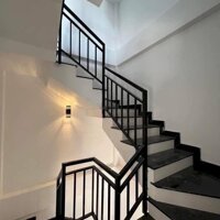 Năm mới bán nhà cũ 90m, MT ~8m, ô tô tránh, kinh doanh siêu chất giá chỉ hơn 1  tỷ tại La Phù