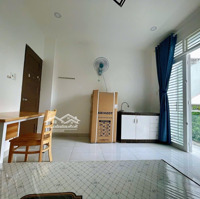 Cho Thuê Phòng Ngay Phan Xích Long, Đầy Đủ Nội Thất, Ban Công