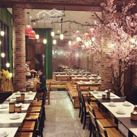 Cho Thuê Nhà Mặt Phố Nguyễn Hữu Huân. Diện Tích: 35M2X5 Tầng. Mt: 12M ( Lô Góc )