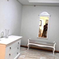 Chủ Nhà Định Cư Nước Ngoài, Muốn Bán Căn Hộ Siêu Đẹp, Đủ Đồ, Mới Tinh 153M2, 4 Phòng Ngủ
