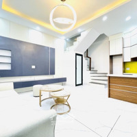 Bán Nhà Mễ Trì Thượng 32M2 - Nhỉnh 6 Tỷ - Ngõ Rộng Nông Thoáng