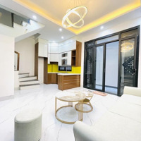 Bán Nhà Mễ Trì Thượng 32M2 - Nhỉnh 6 Tỷ - Ngõ Rộng Nông Thoáng