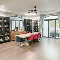 Bán Gấp Biệt Thự 5 Tầng 370M2 Nguyễn Thị Thập Quận 7 Chỉ 80 Tỷ X