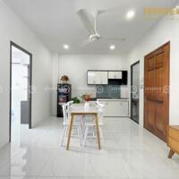 Căn Hộ 2 Phòng Ngủ Rộng 70m2 Ban Công ngay Vòng Xoay Lăng Cha Cả quận Tân Bình