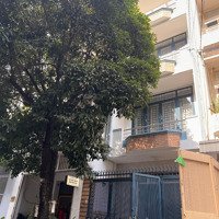 Cho Thuê Ngay Căn Nhà Đắc Địa Ngay Trung Tâm Q.10. Vị Trí Vàng Chỉ Cách Vạn Hạnh Mall 2 Phút Đi Bộ,