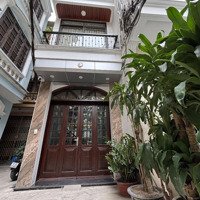 Cho Thuê Nhà Vip - Phố Hoàng Ngọc Phách